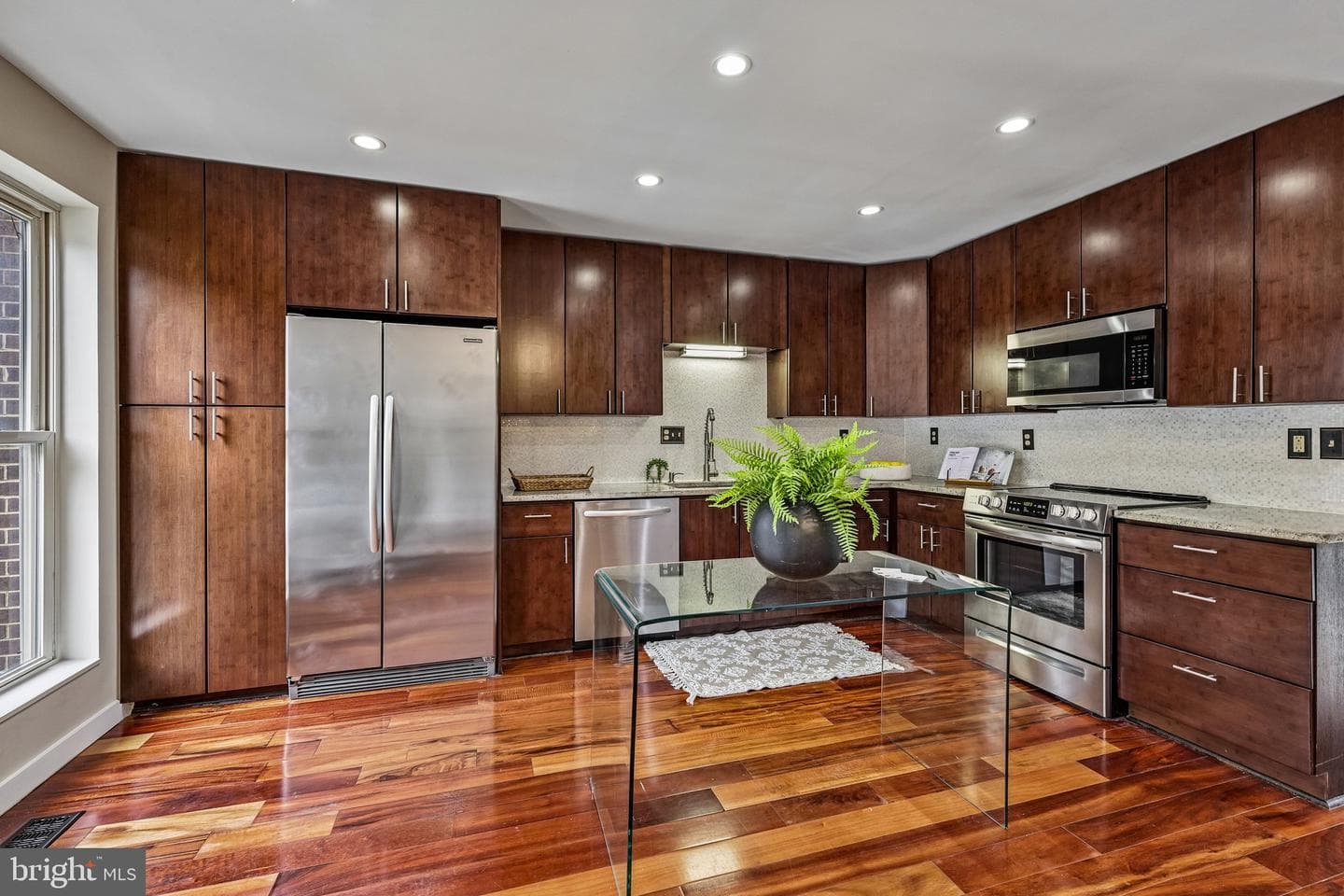 1733 Cy Court photo 3