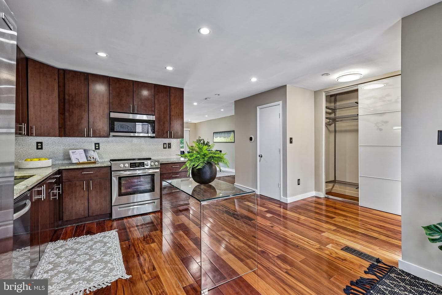 1733 Cy Court photo 6