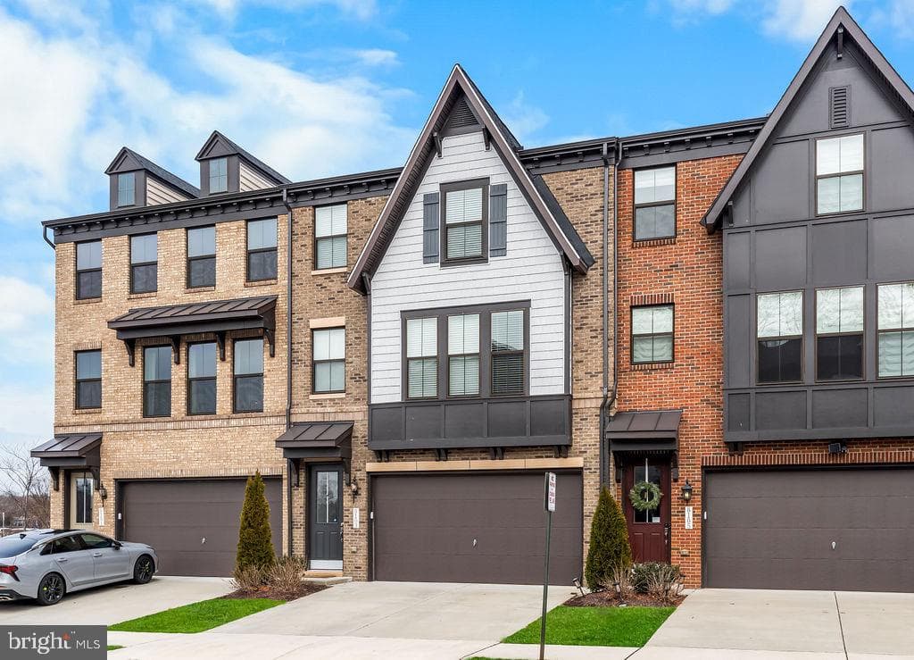 8103 Zoe Place