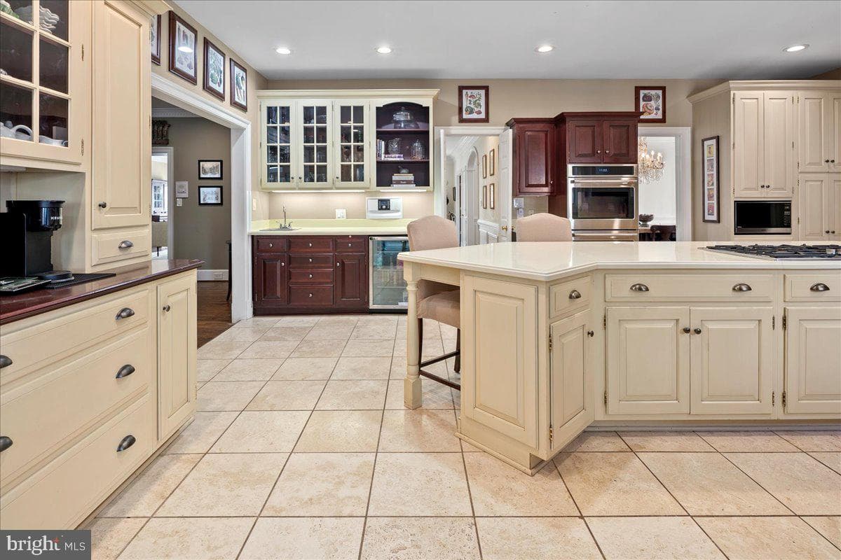 9498 Lynnhall Place photo 14