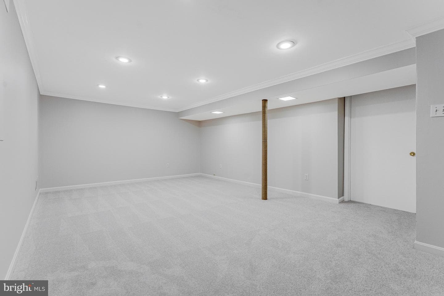 5392 Gainsborough Drive photo 24