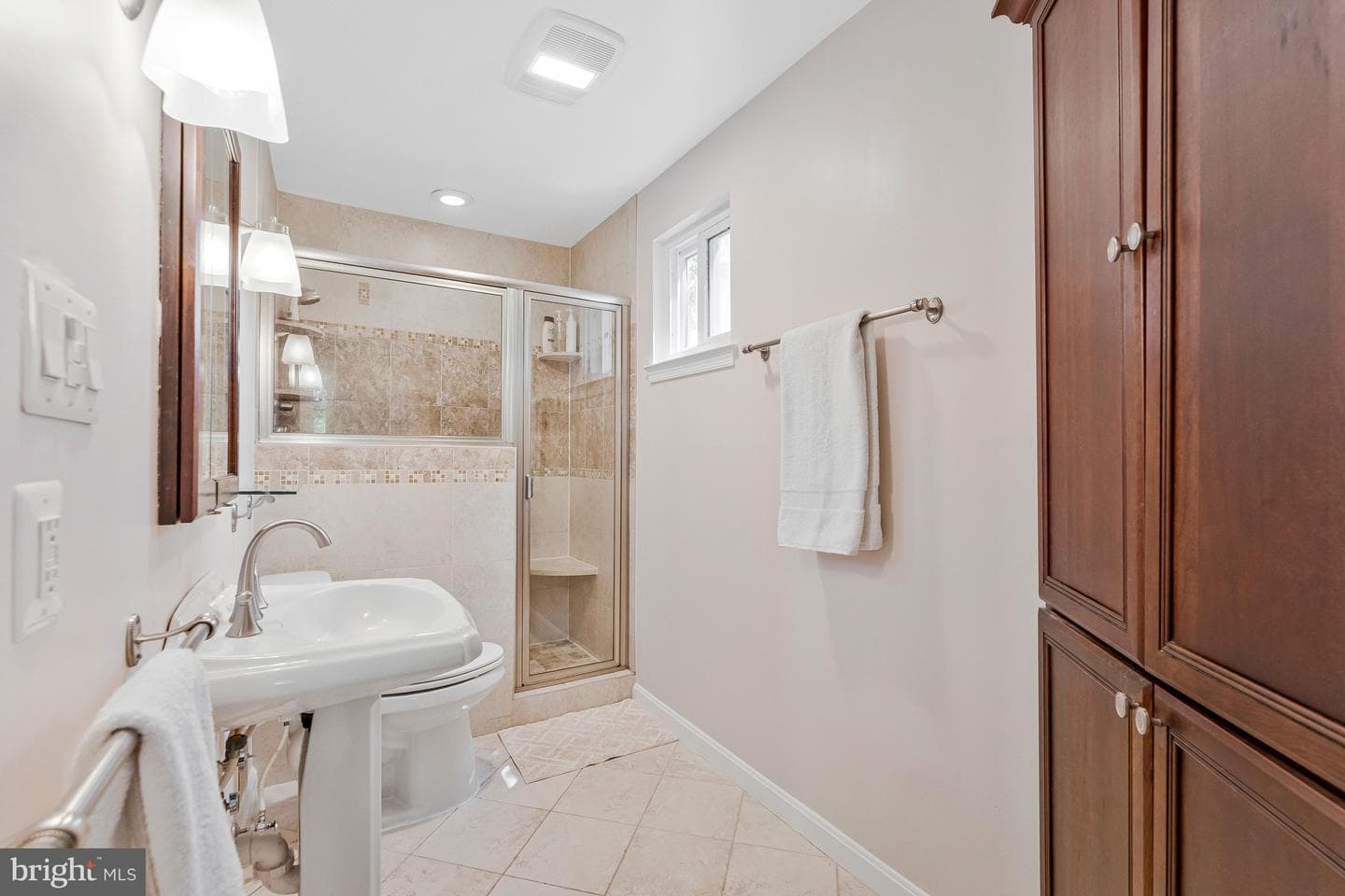 5392 Gainsborough Drive photo 31