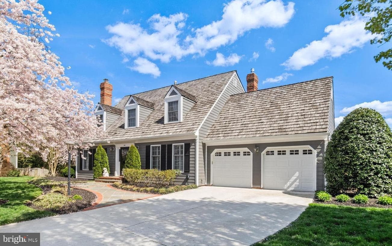 1502 Chain Bridge Court photo 2