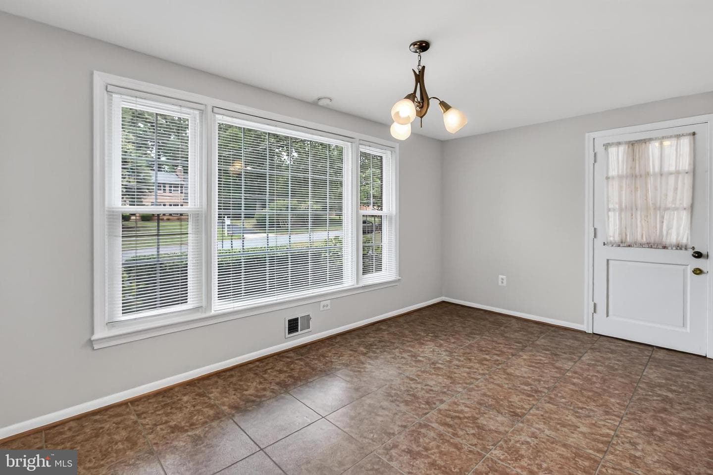 4019 Robertson Boulevard photo 12