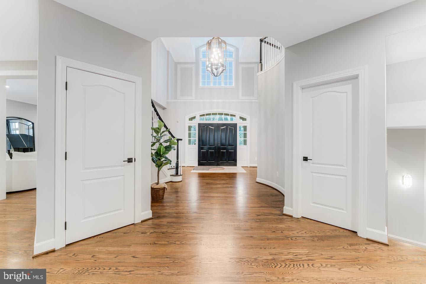 7814 Crownhurst Court photo 4