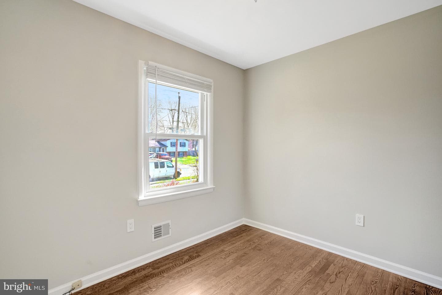 8206 Ackley Street photo 23