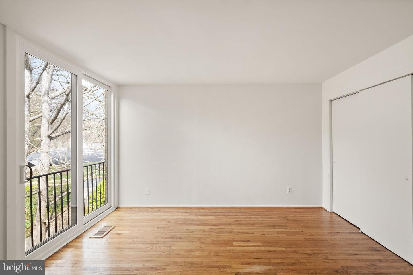 11465 Washington Plaza W photo 36
