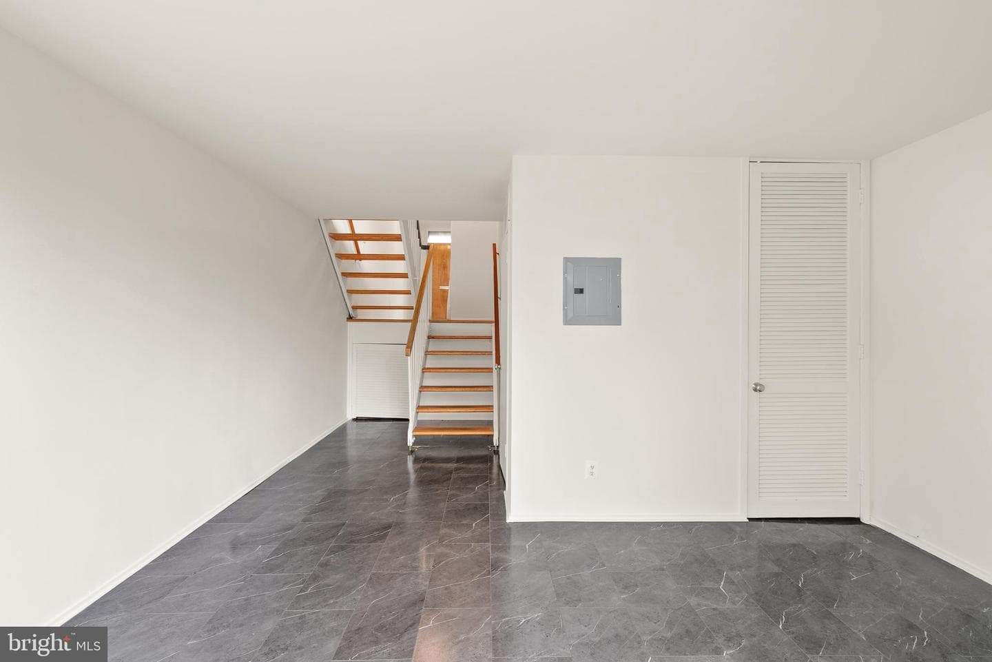 11465 Washington Plaza W photo 39