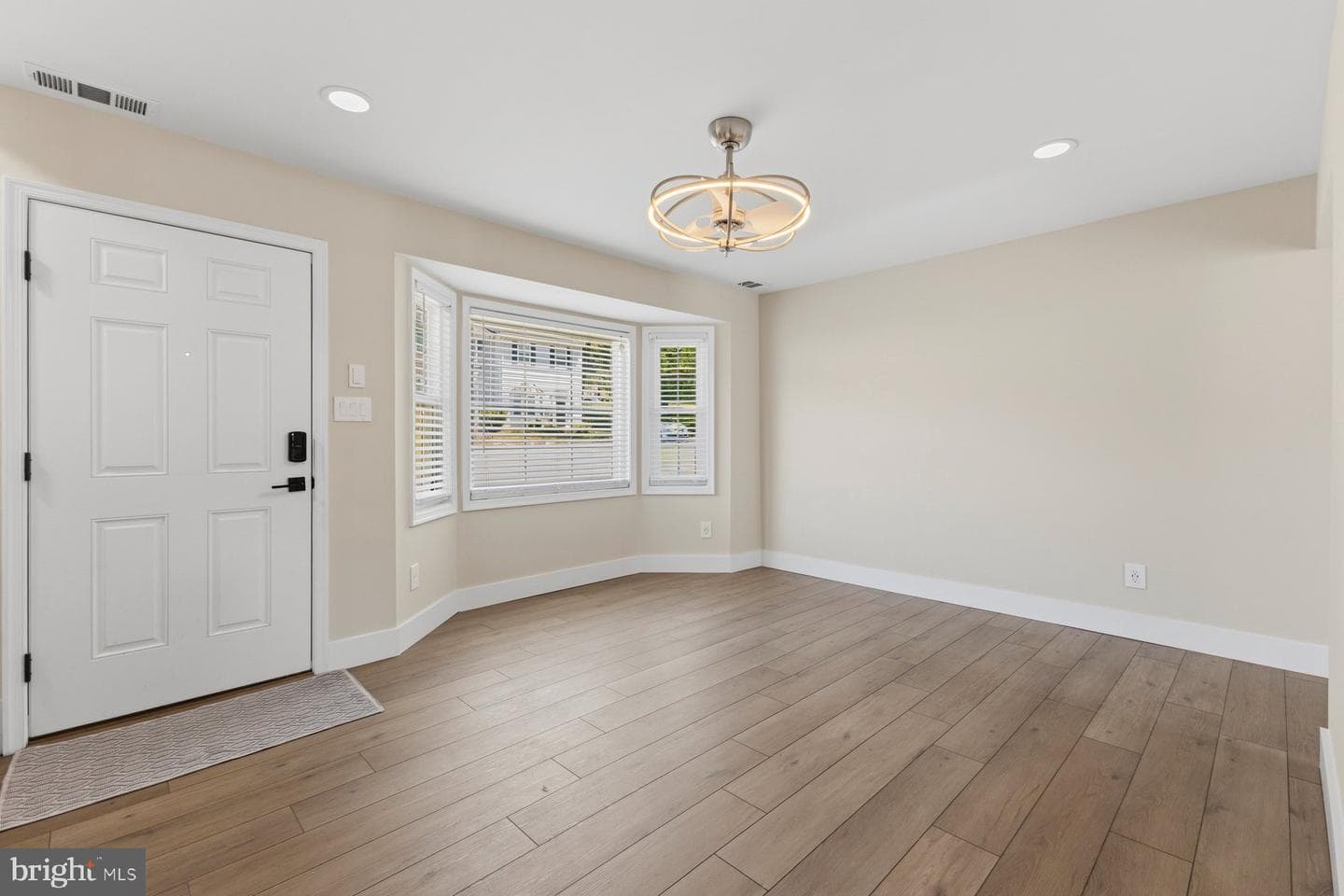 6028 Sweet Dale Court photo 5