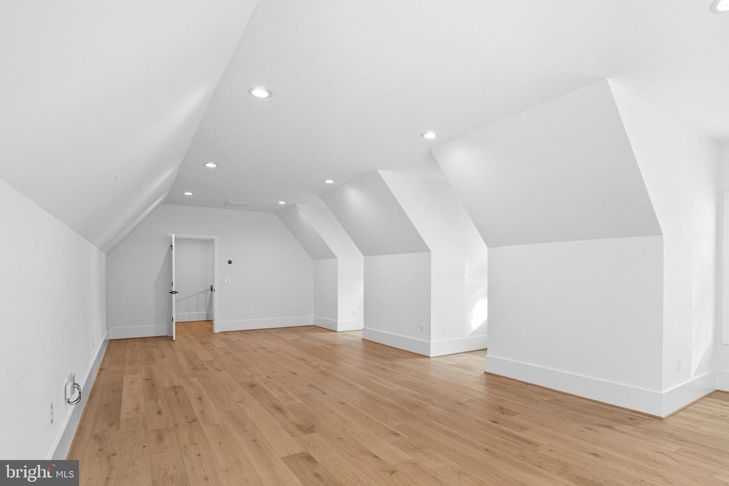 1111 Ingleside Avenue photo 48