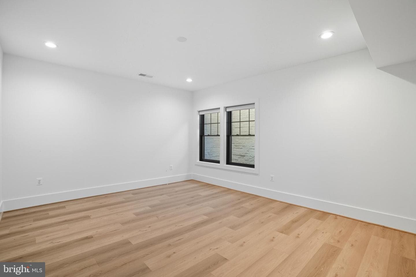 1111 Ingleside Avenue photo 58
