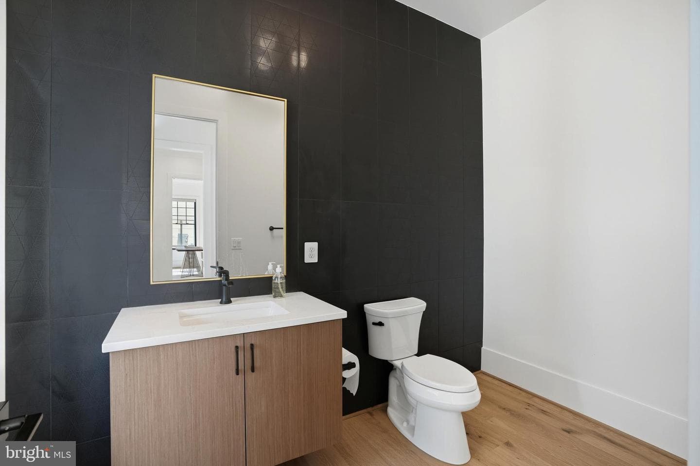 1111 Ingleside Avenue photo 8