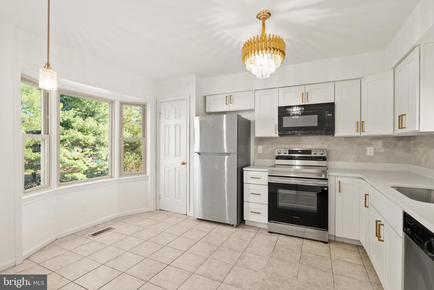 3733 Roxbury Lane photo 4