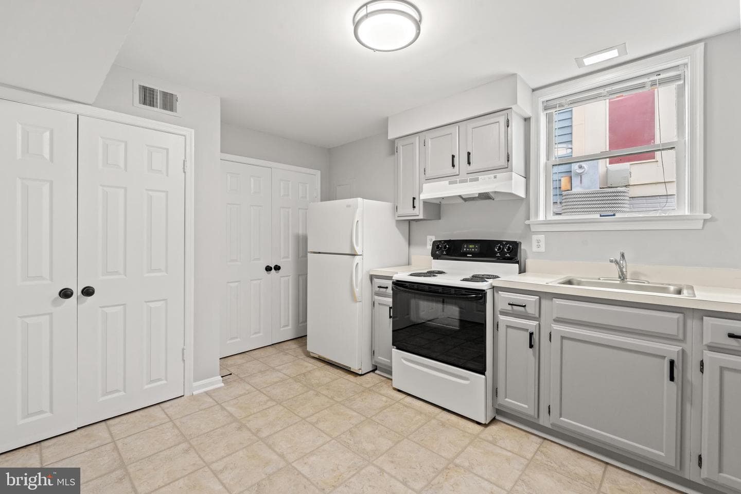 8405 Hollis Lane photo 29
