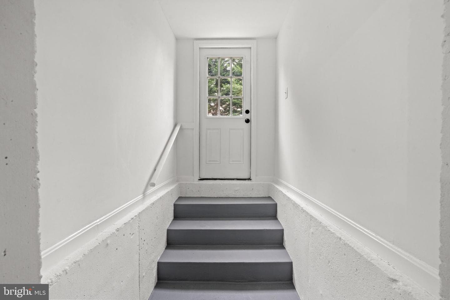 8405 Hollis Lane photo 30