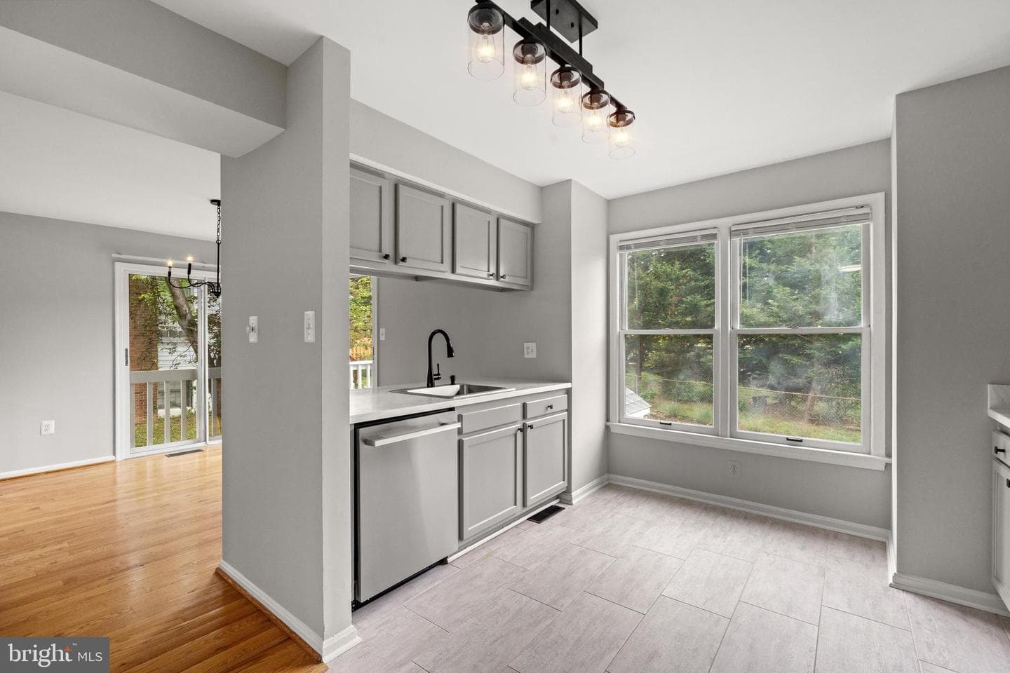 8405 Hollis Lane photo 9