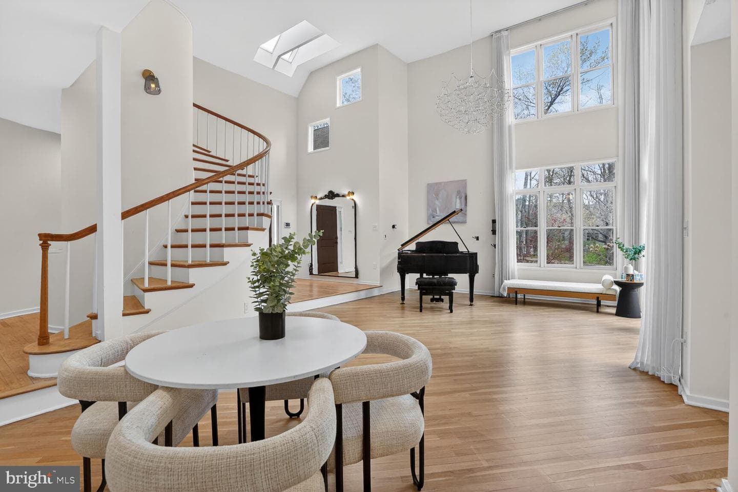 2028 Beacon Place photo 4