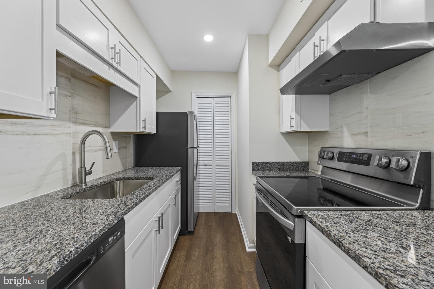 5898 Surrey Hill Place #684 photo 12