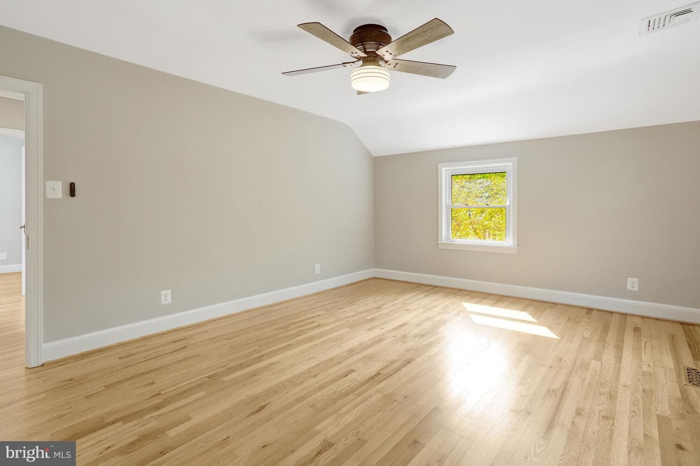 2753 Woodlawn Avenue photo 39