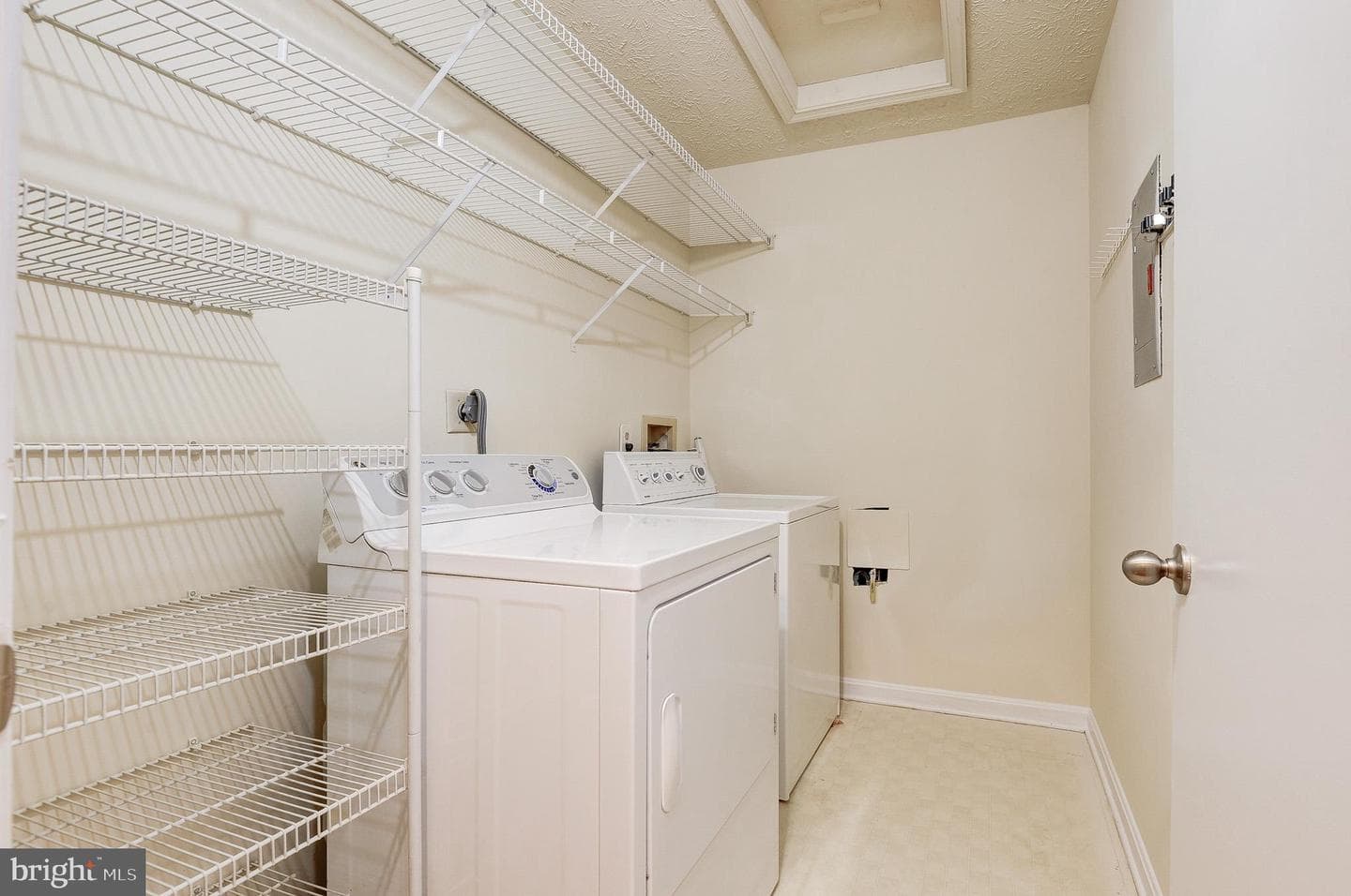 10087 Oakton Terrace Road photo 29