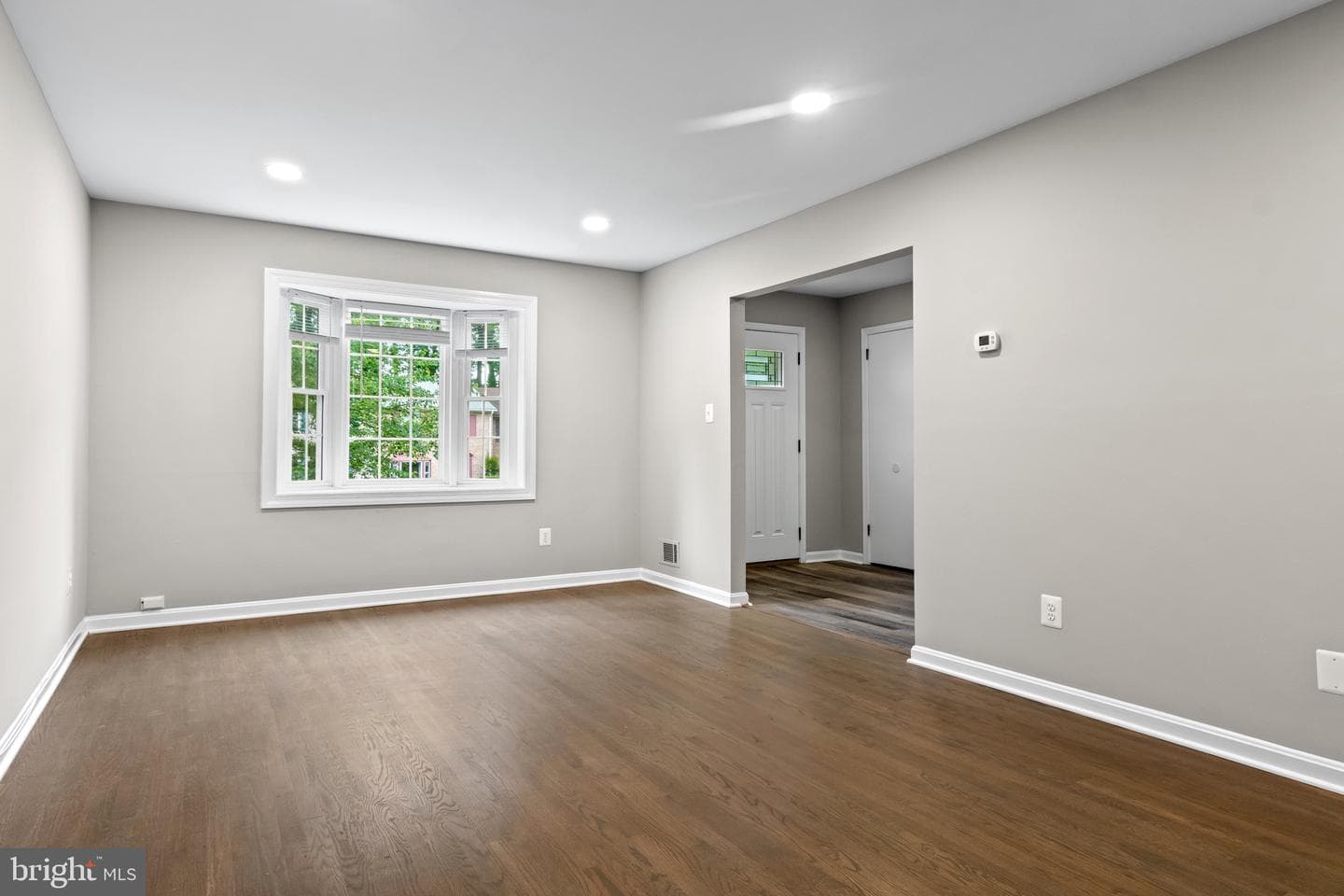 4727 Exeter Street photo 4