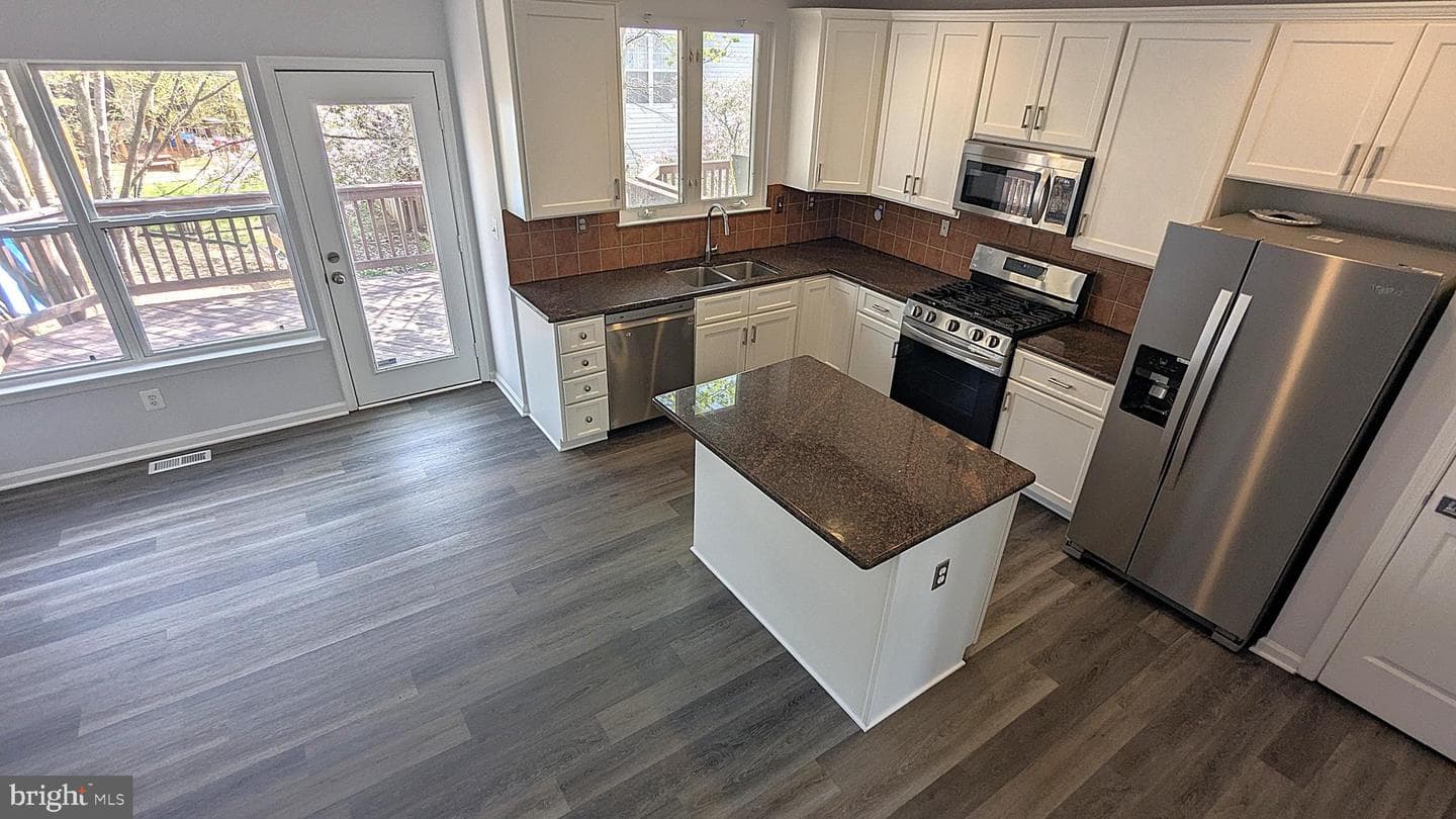 2593 James Madison Circle photo 20
