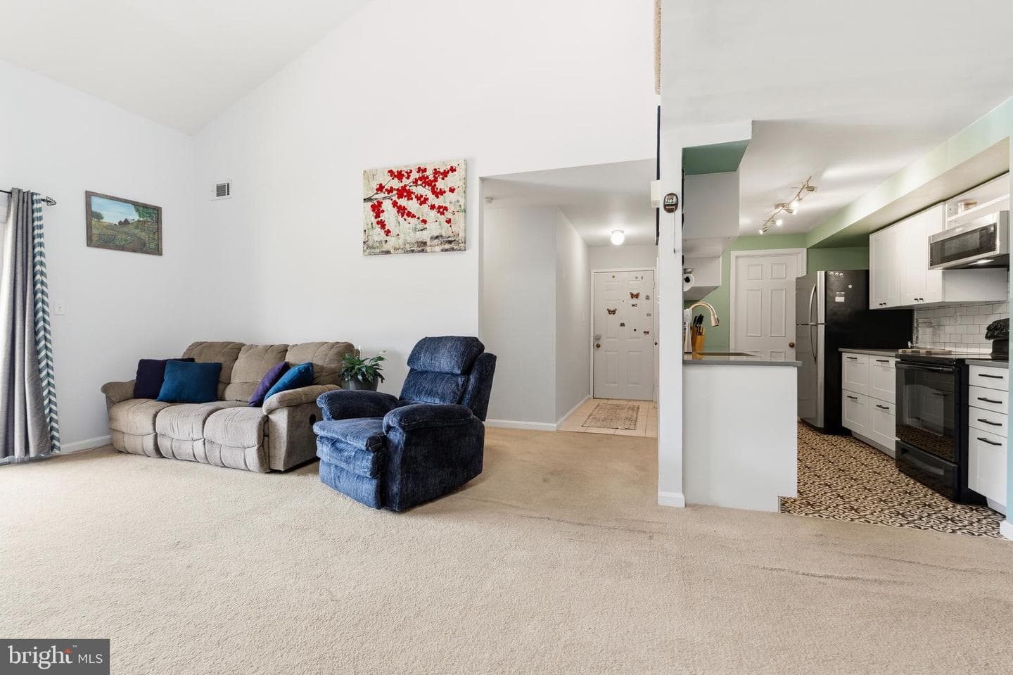 6060 Essex House Square photo 8