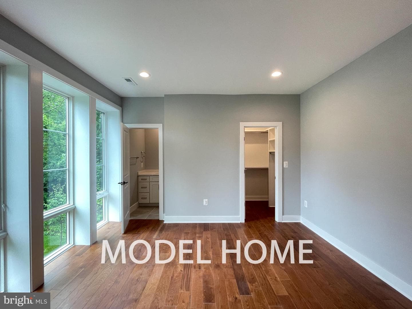 536 Walker Street SW photo 44