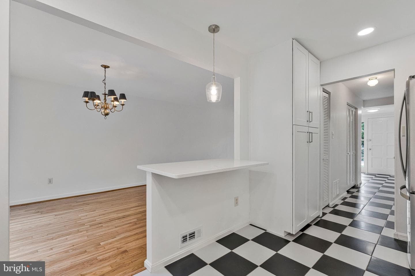 309 Center Street N photo 9