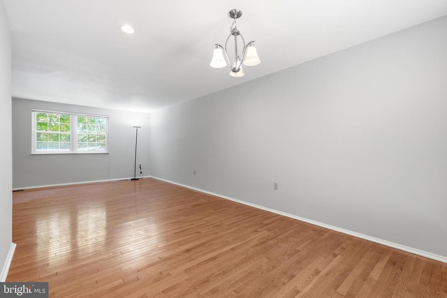 9812 Oleander Avenue photo 13