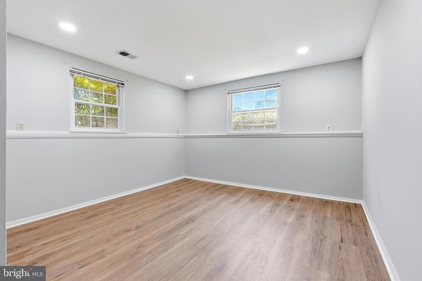 9812 Oleander Avenue photo 37