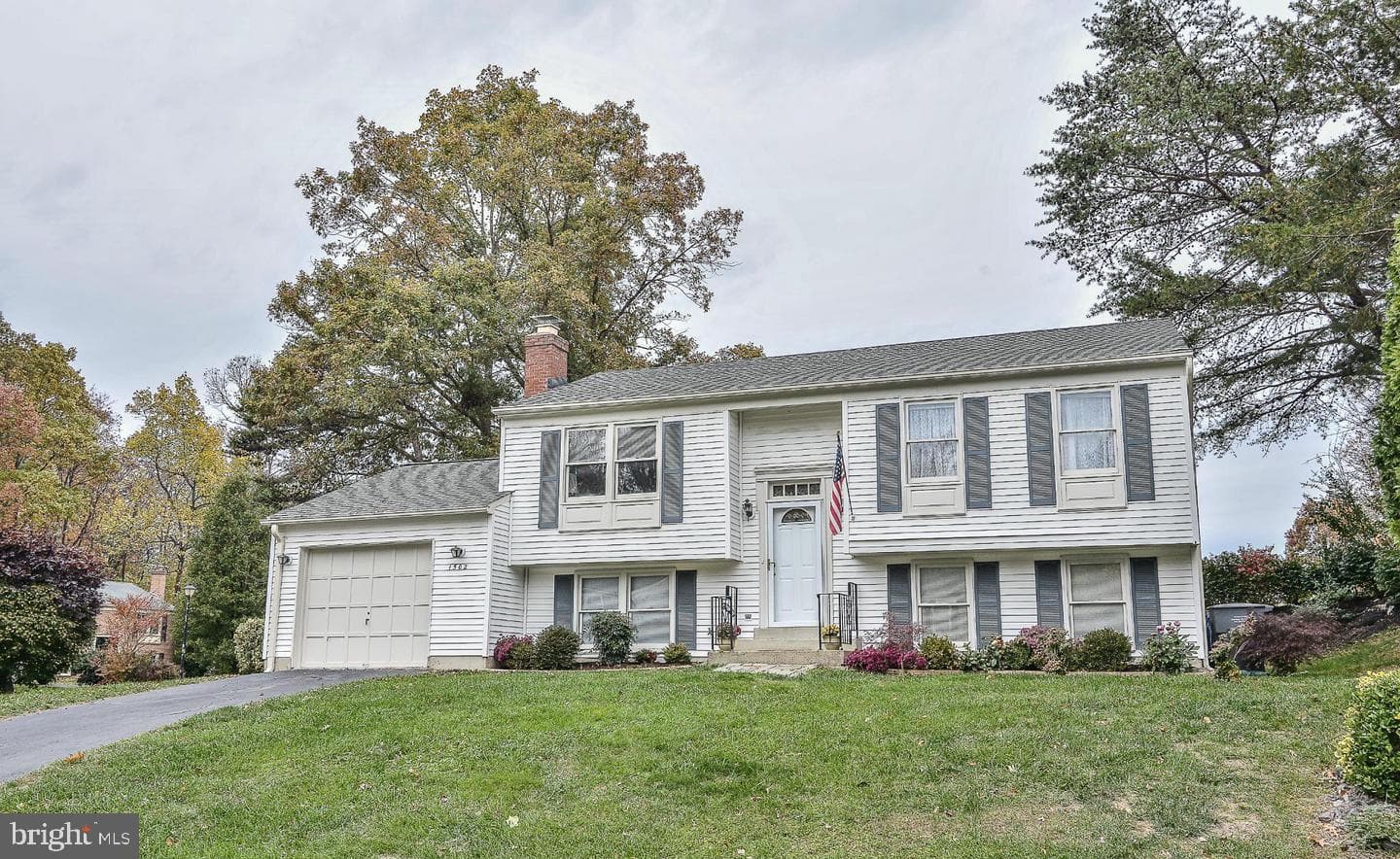 1502 Hiddenbrook Drive photo 2