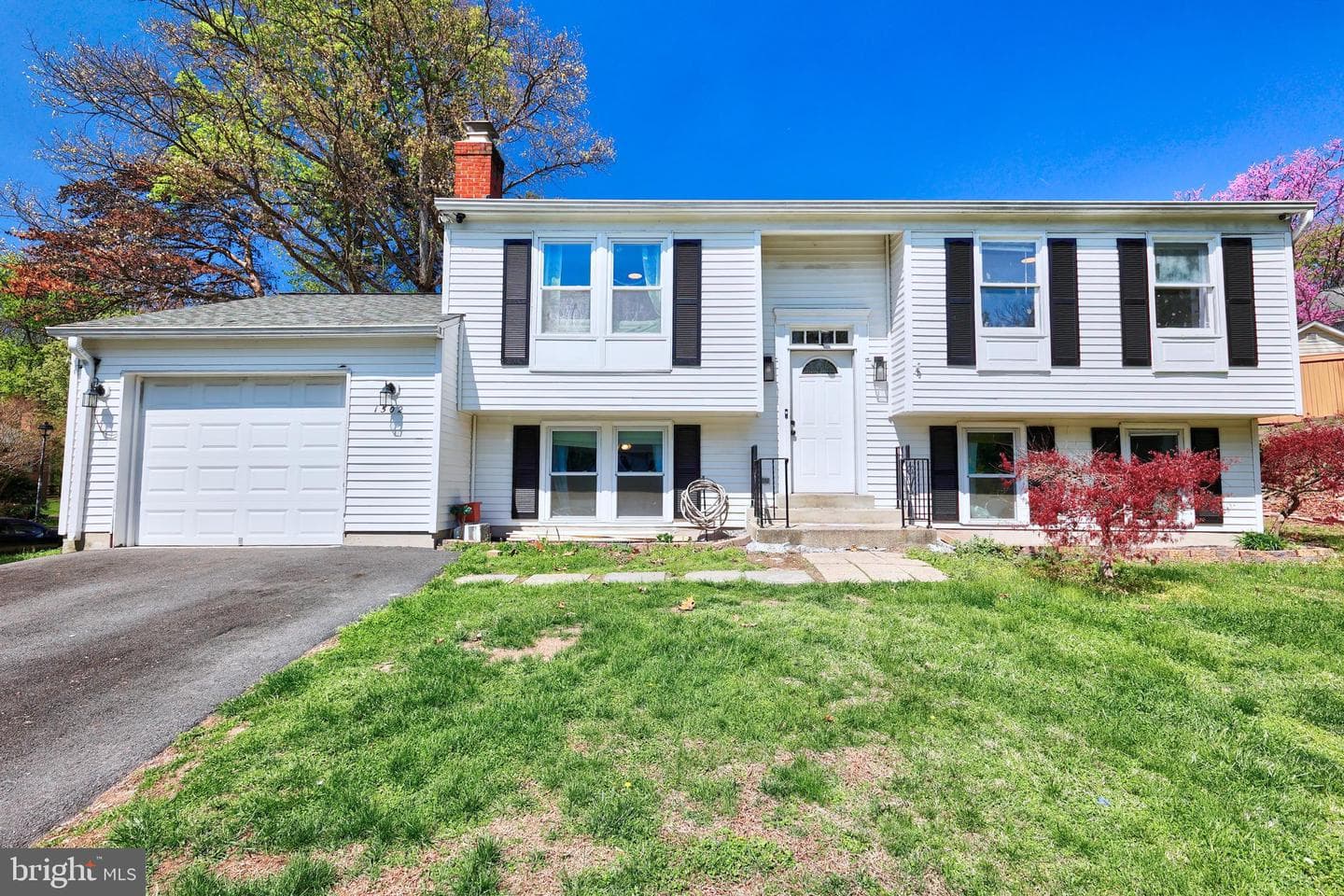 1502 Hiddenbrook Drive photo 3