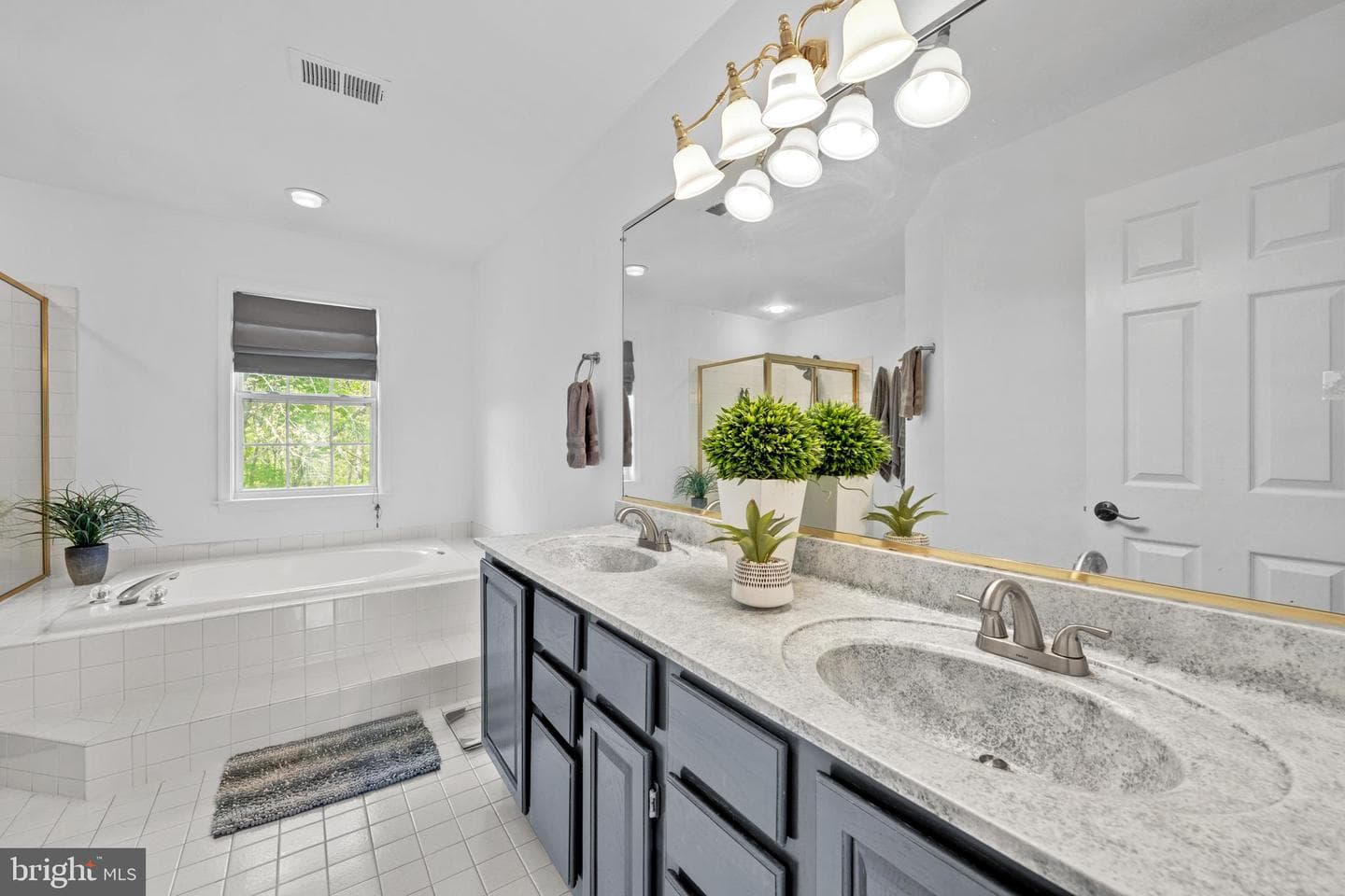 14453 N Slope Street photo 33