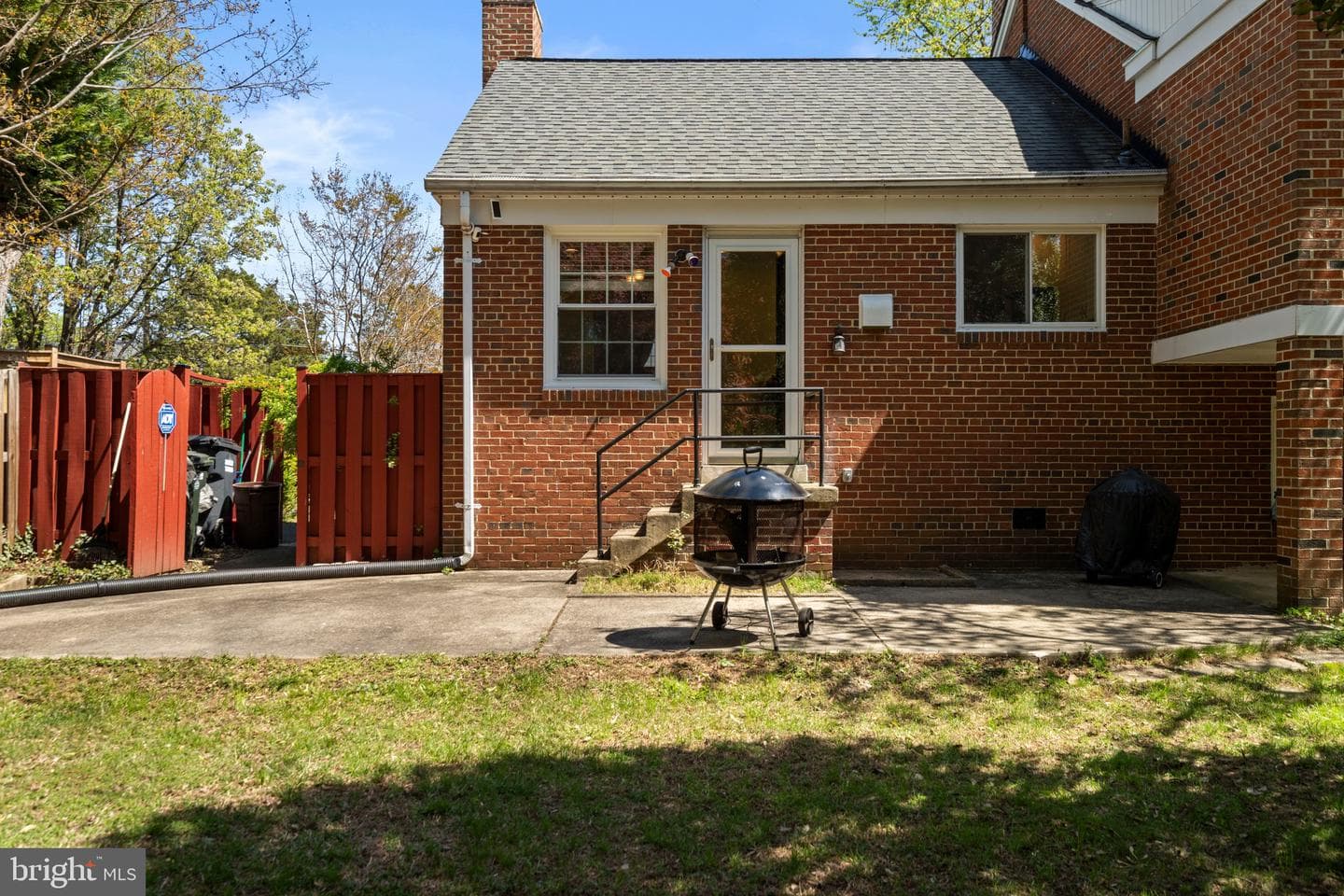 6110 Dorchester Street photo 35