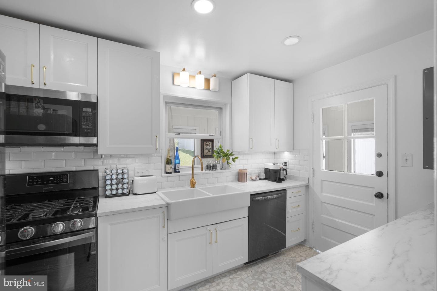 6123 The Parkway photo 10