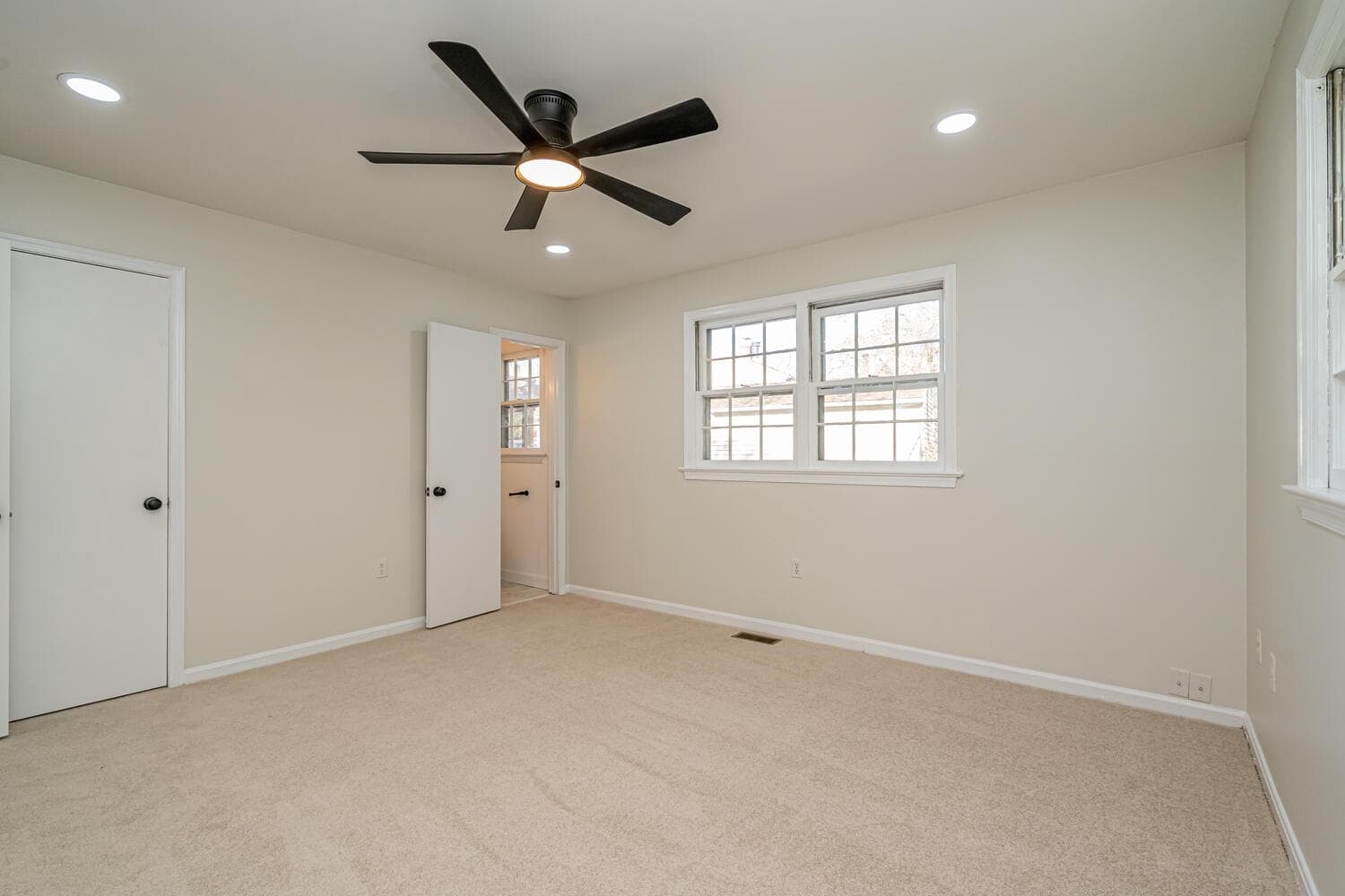 3535 Memorial Street photo 22