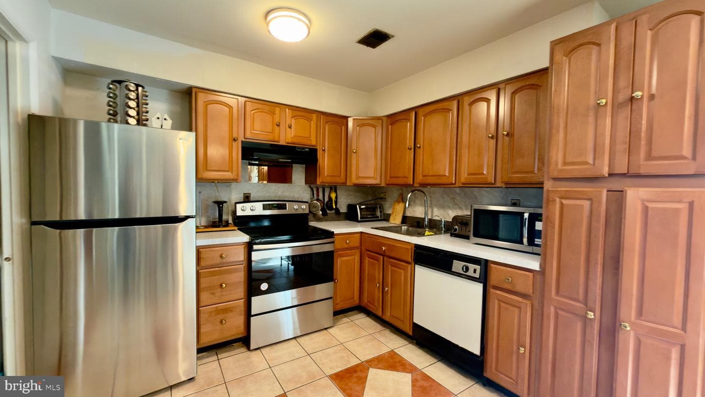 2219 Southgate Square photo 8