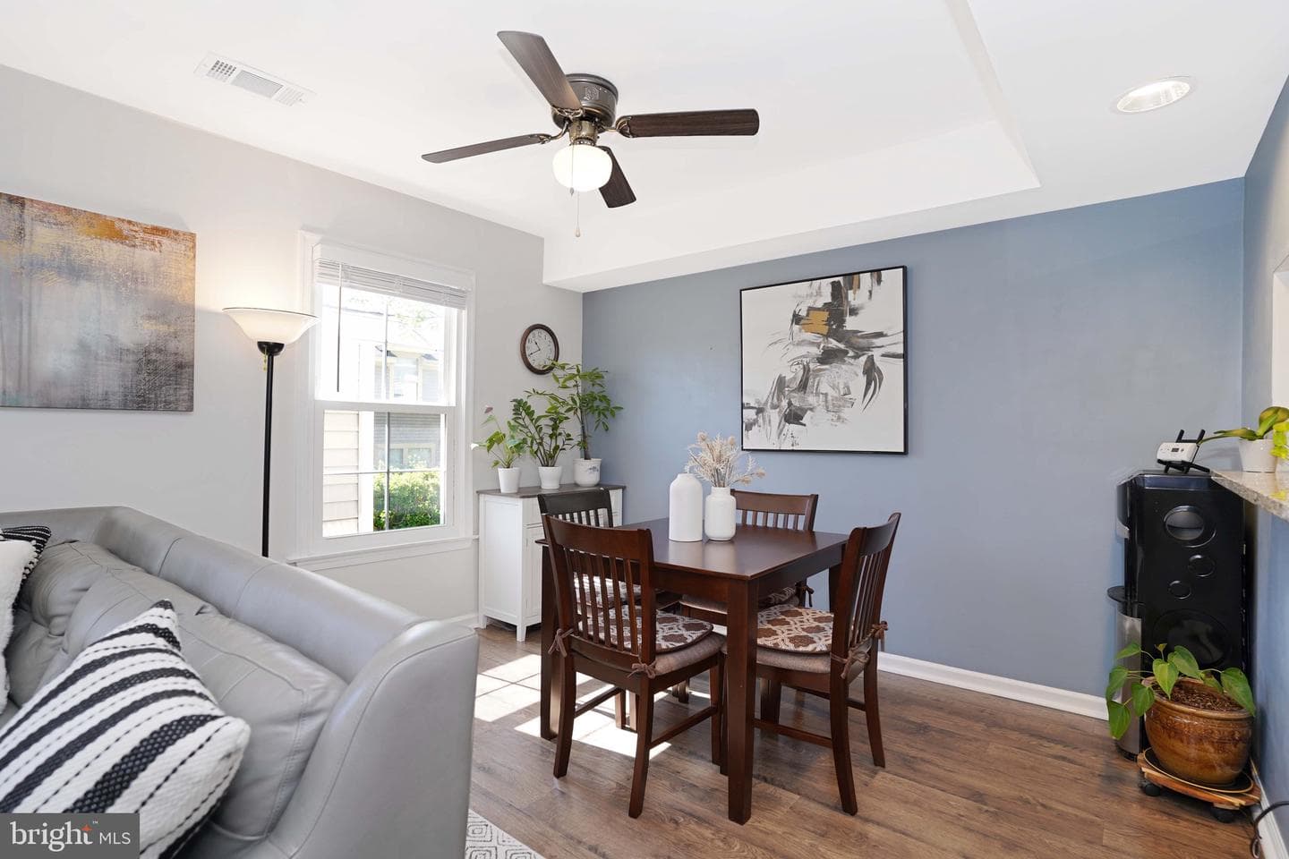 6038 Netherton Street photo 11