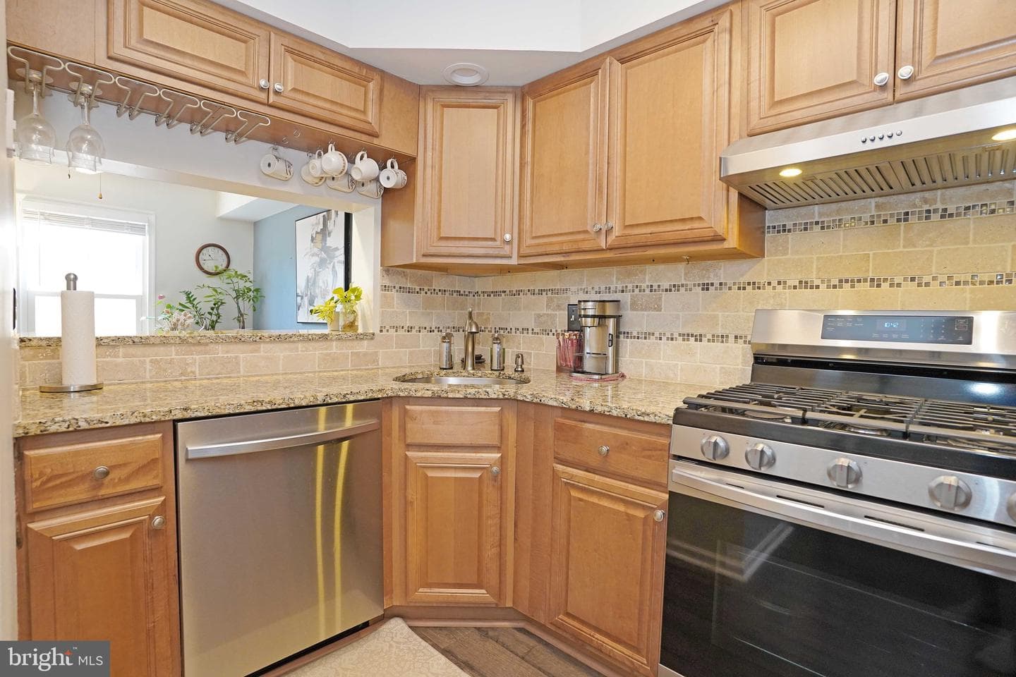 6038 Netherton Street photo 13
