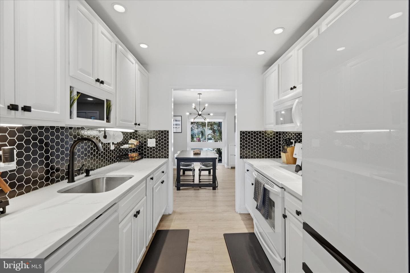 9806 Sweet Mint Drive photo 1