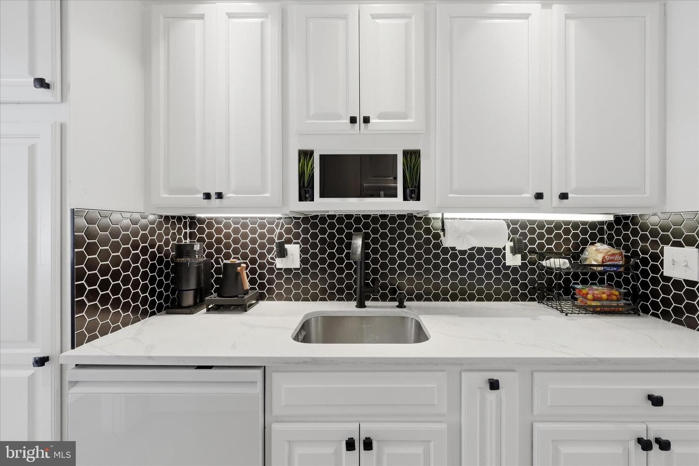 9806 Sweet Mint Drive photo 15