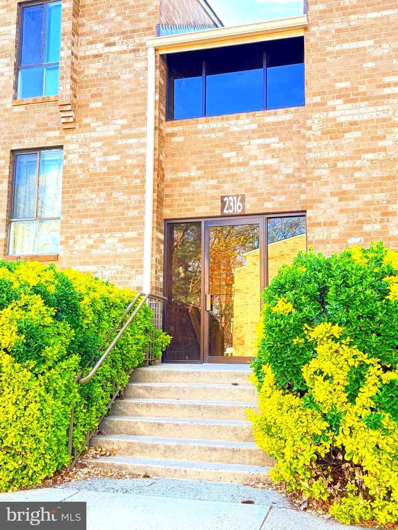 2316 Freetown Ct # 1B, Reston