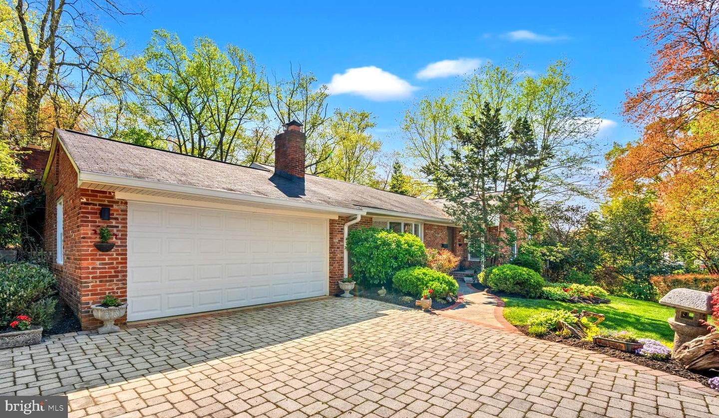 9025 Charles Augustine Drive photo 4