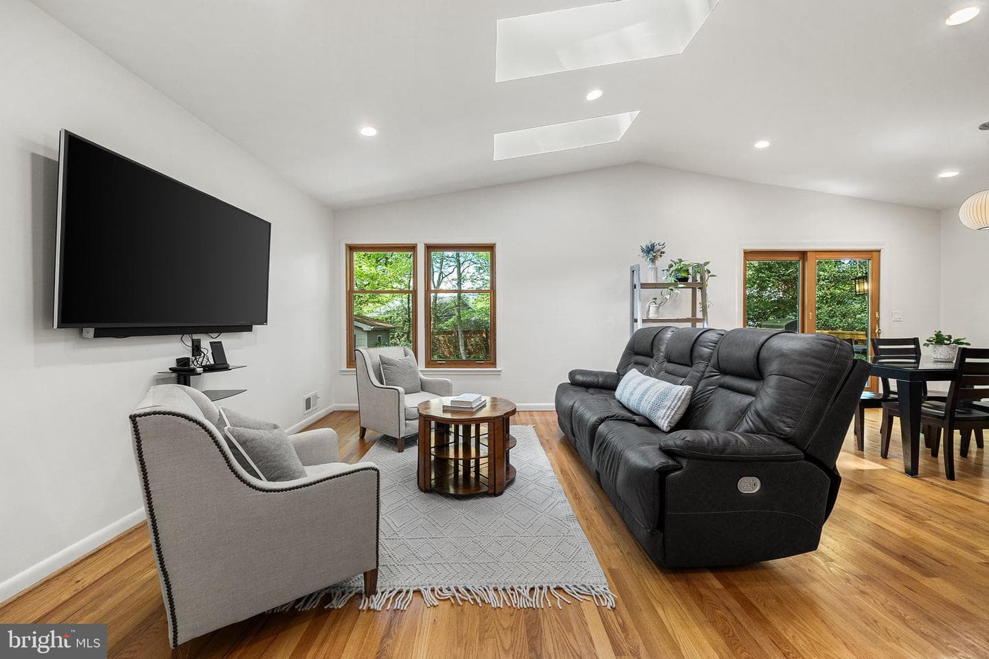 8408 Brewster Drive photo 3