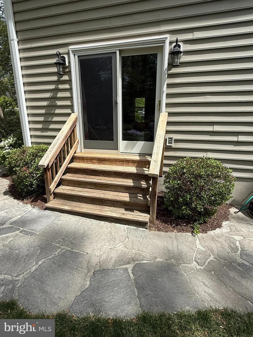 5810 Hall Street photo 17
