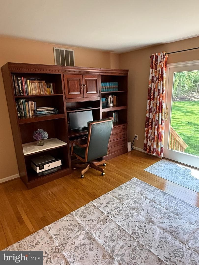 5810 Hall Street photo 38