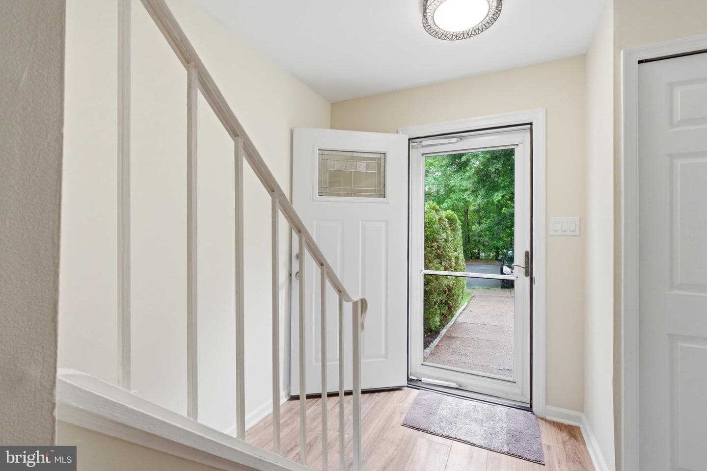 7709 Matisse Way photo 3