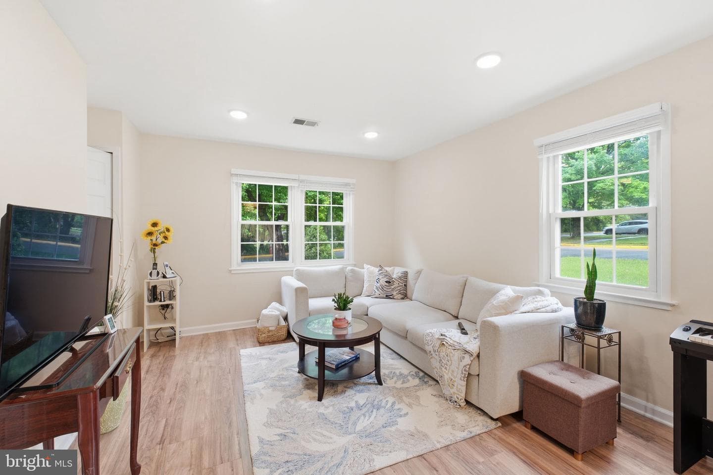 7709 Matisse Way photo 4