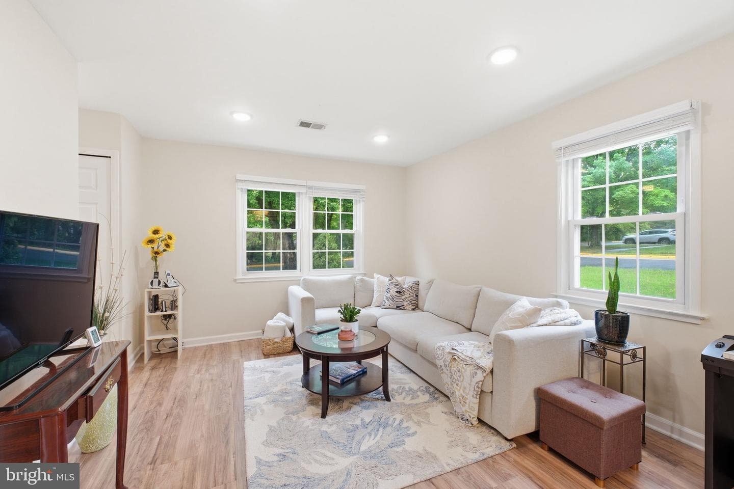 7709 Matisse Way photo 5